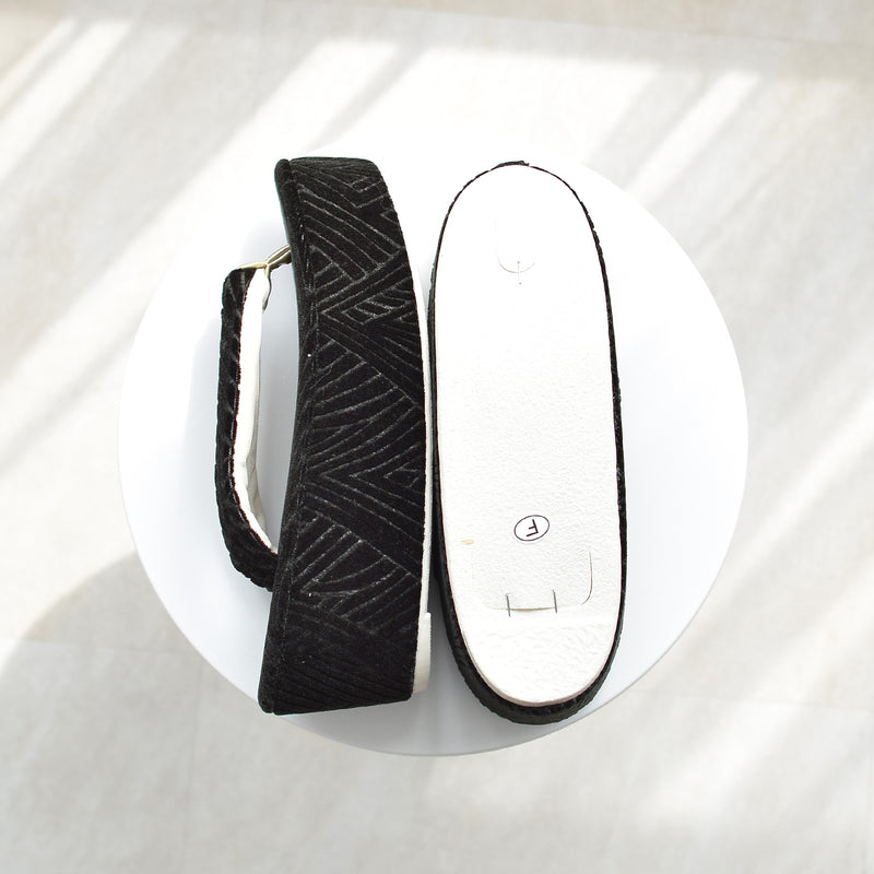 【ニコアンティーク 草履 単品 シャモン・オディール 】 黒 モケット生地 成人式振袖や卒業式袴にも （5329612300）