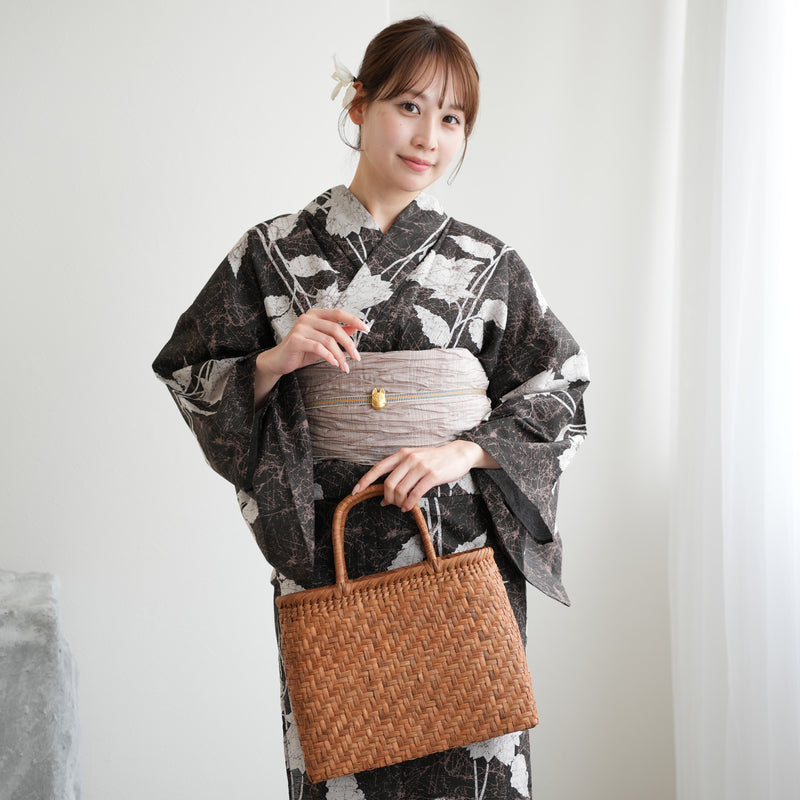 【山葡萄かごバッグ  網代編み スクエア 深め 内布つき】ライトブラウン やまぶどう 天然素材 山葡萄 籠バッグ 職人の手編み ハンドメイド（5371605000）