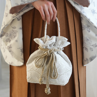 【巾着バッグ utatane 2wayリボン ショルダー】 レース ホワイト 普段使いや袴（はかま）、浴衣にも合わせやすいバッグ（5374605500）