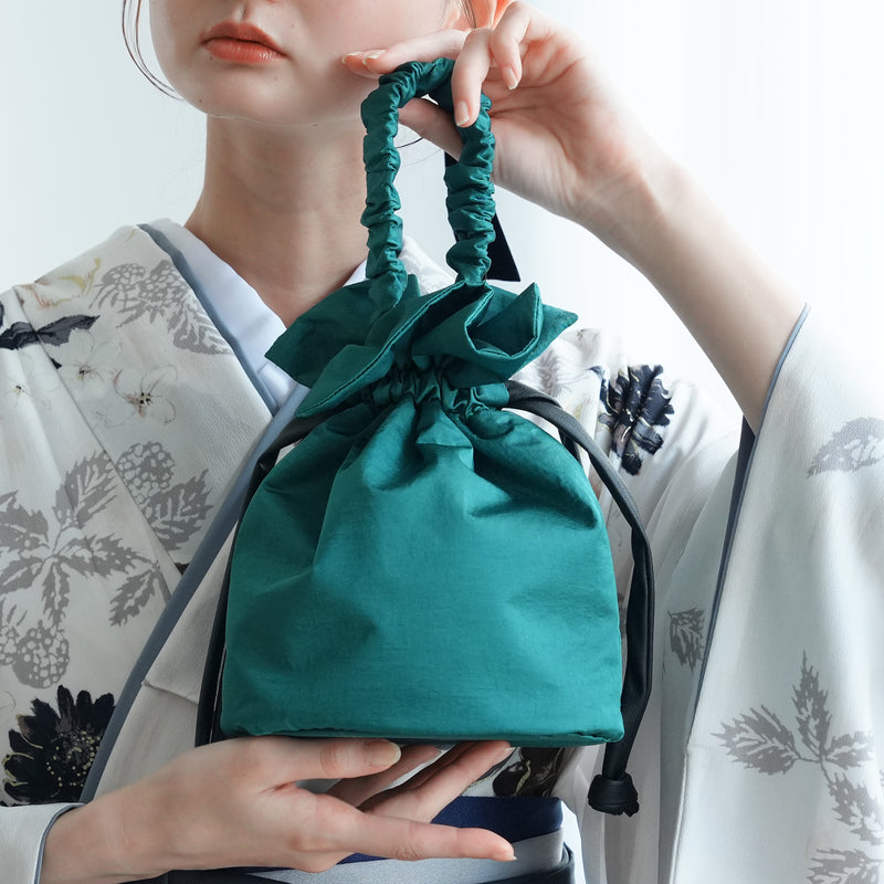 【巾着バッグ utatane ギャザーハンドル レザー調コード グリーン】ミニバッグ 普段使いや袴（はかま）、浴衣にも合わせやすいバッグ（5374606100）