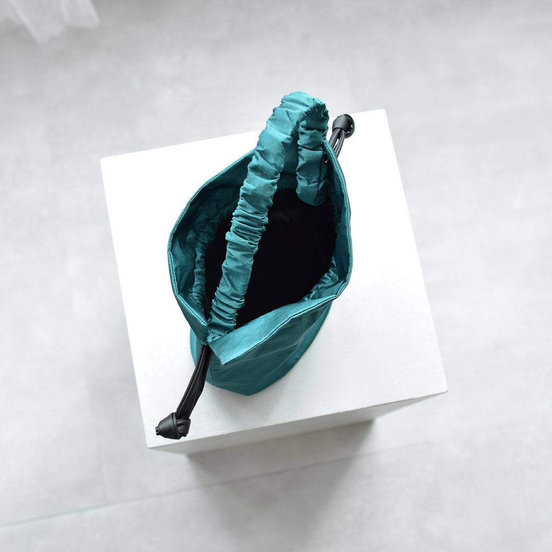 リメイク缶　巾着bag　Wハンドル No.620 リメイク缶 巾着bag Wハンドル No.620 バンダナ バッグ 縫わない | TikTok