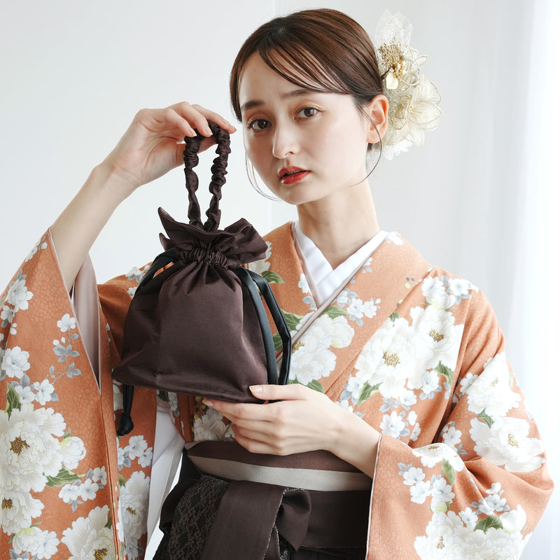 【巾着バッグ utatane ギャザーハンドル レザー調コード ブラウン】ミニバッグ 普段使いや袴（はかま）、浴衣にも合わせやすいバッグ（5374606200）