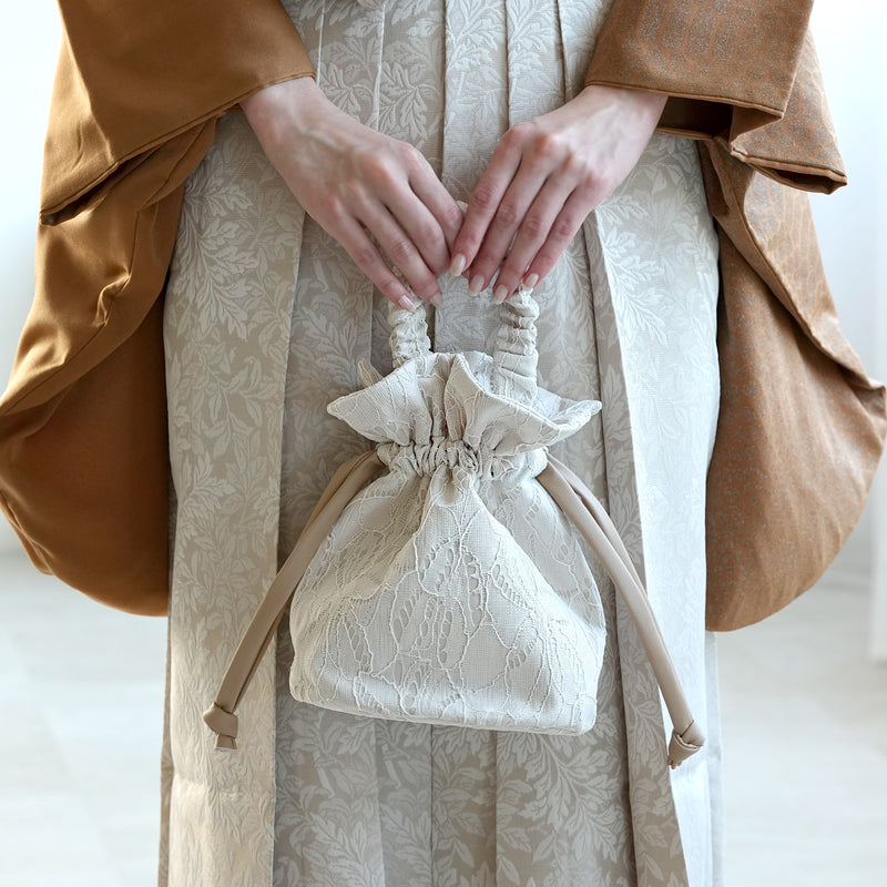 【巾着バッグ utatane ギャザーハンドル レザー調コード アイボリー】ミニバッグ 普段使いや袴（はかま）、浴衣にも合わせやすいバッグ（5374606400）