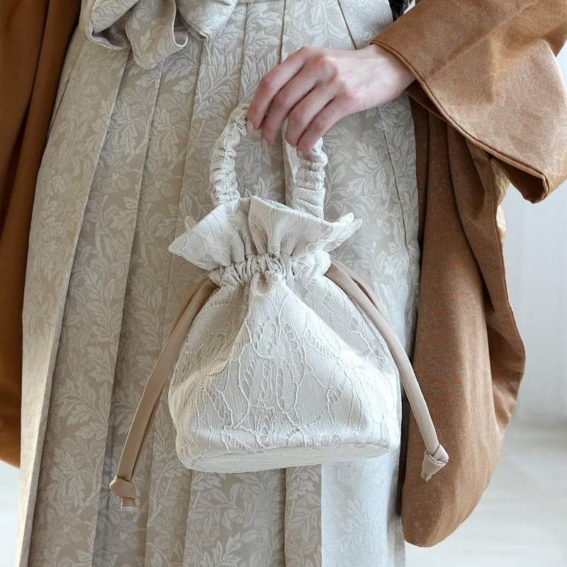 【巾着バッグ utatane ギャザーハンドル レザー調コード アイボリー】ミニバッグ 普段使いや袴（はかま）、浴衣にも合わせやすいバッグ（5374606400）