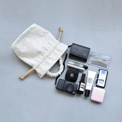 【巾着バッグ utatane ギャザーハンドル レザー調コード アイボリー】ミニバッグ 普段使いや袴（はかま）、浴衣にも合わせやすいバッグ（5374606400）