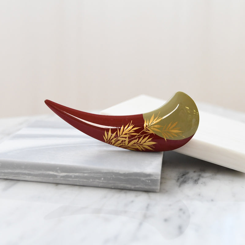 【帯留め 蒔絵 赤つの 金笹】日本製 帯小物 和風 ハンドメイド 三分紐/四分紐に 帯締めのアンティークなアクセント（5408624200）