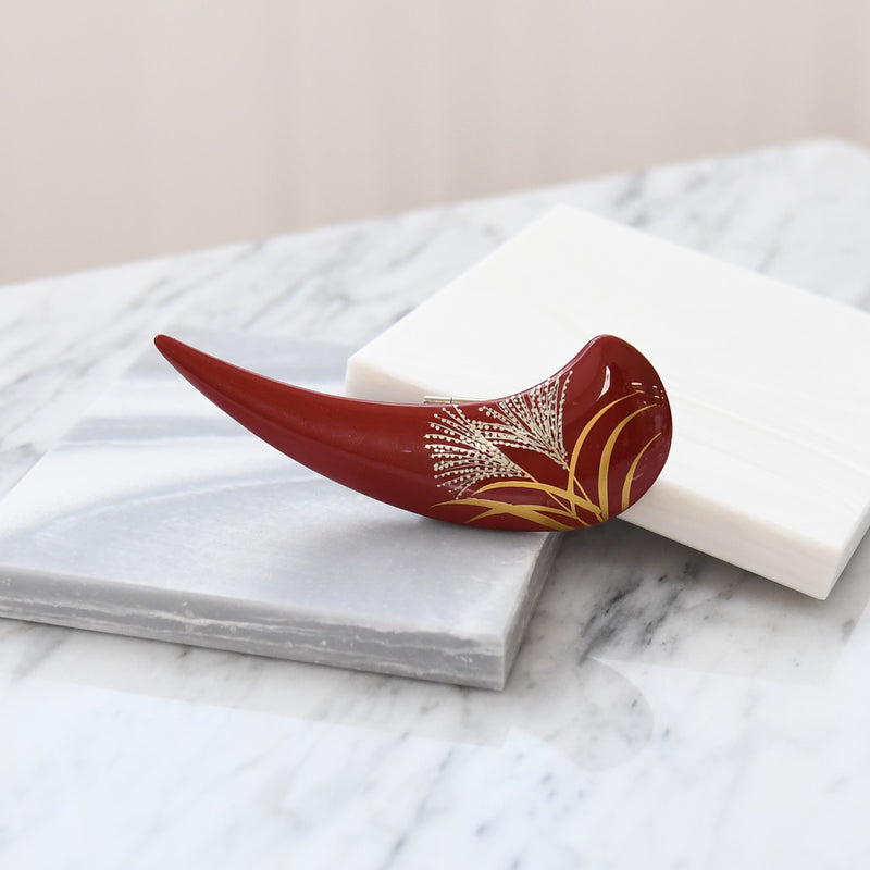 【帯留め 蒔絵 赤つの 金銀すすき】日本製 帯小物 和風 ハンドメイド 三分紐/四分紐に 帯締めのアンティークなアクセント（5408624300）