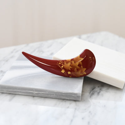 【帯留め 蒔絵 赤つの 金もみじ】日本製 帯小物 和風 ハンドメイド 三分紐/四分紐に 帯締めのアンティークなアクセント（5408624400）