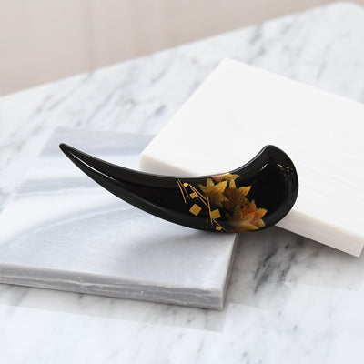 【帯留め 蒔絵 黒つの 金もみじ】日本製 帯小物 和風 ハンドメイド 三分紐/四分紐に 帯締めのアンティークなアクセント（5408624500）