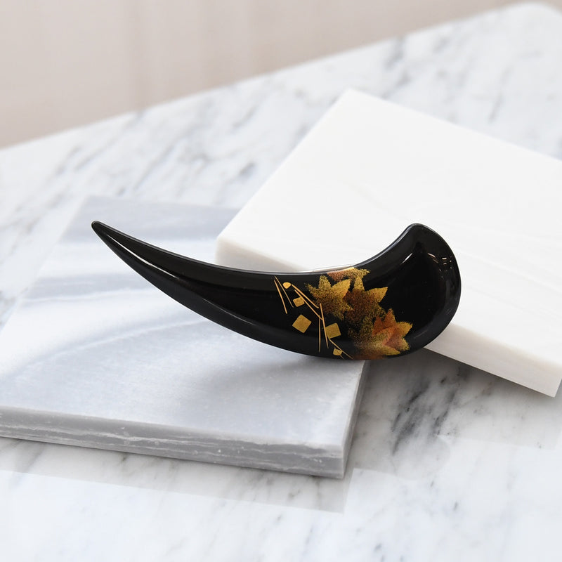 【帯留め 蒔絵 黒つの 金もみじ】日本製 帯小物 和風 ハンドメイド 三分紐/四分紐に 帯締めのアンティークなアクセント（5408624500）