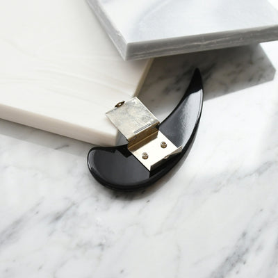 【帯留め 蒔絵 黒つの 金もみじ】日本製 帯小物 和風 ハンドメイド 三分紐/四分紐に 帯締めのアンティークなアクセント（5408624500）