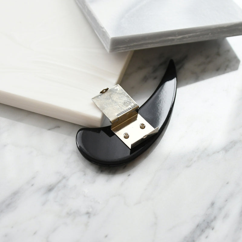 【帯留め 蒔絵 黒つの 金もみじ】日本製 帯小物 和風 ハンドメイド 三分紐/四分紐に 帯締めのアンティークなアクセント（5408624500）