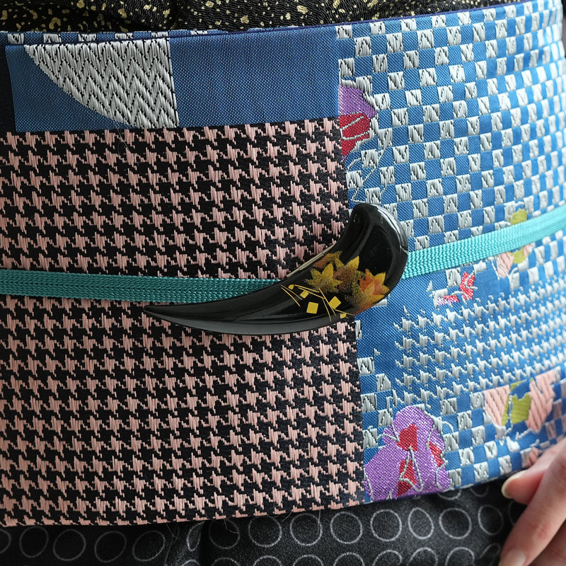 【帯留め 蒔絵 黒つの 金もみじ】日本製 帯小物 和風 ハンドメイド 三分紐/四分紐に 帯締めのアンティークなアクセント（5408624500）