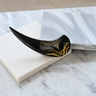 【帯留め 蒔絵 黒つの 金銀すすき】日本製 帯小物 和風 ハンドメイド 三分紐/四分紐に 帯締めのアンティークなアクセント（5408624600）