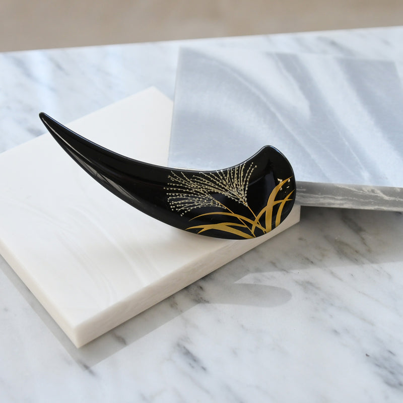 【帯留め 蒔絵 黒つの 金銀すすき】日本製 帯小物 和風 ハンドメイド 三分紐/四分紐に 帯締めのアンティークなアクセント（5408624600）