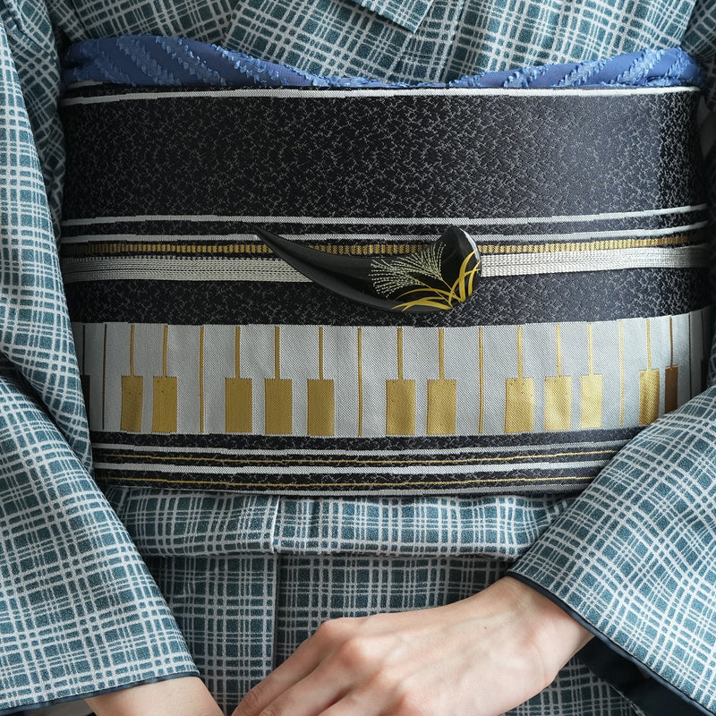 【帯留め 蒔絵 黒つの 金銀すすき】日本製 帯小物 和風 ハンドメイド 三分紐/四分紐に 帯締めのアンティークなアクセント（5408624600）