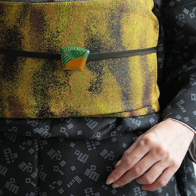 【帯留め 蒔絵 緑扇　銀波】日本製 帯小物 和風 ハンドメイド 三分紐/四分紐に 帯締めのアンティークなアクセント（5408624700）