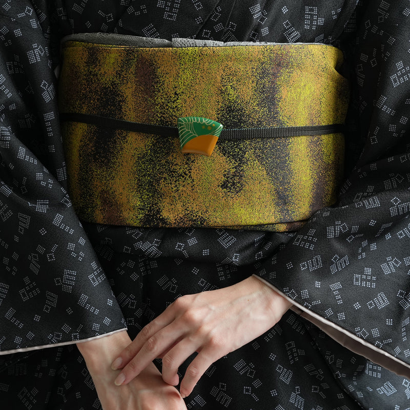 【帯留め 蒔絵 緑扇　銀波】日本製 帯小物 和風 ハンドメイド 三分紐/四分紐に 帯締めのアンティークなアクセント（5408624700）