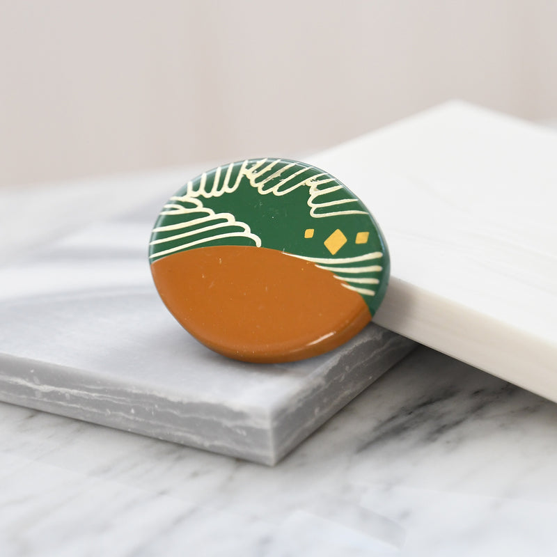 【帯留め 蒔絵 緑オーバル　銀波】日本製 帯小物 和風 ハンドメイド 三分紐/四分紐に 帯締めのアンティークなアクセント（5408624800）