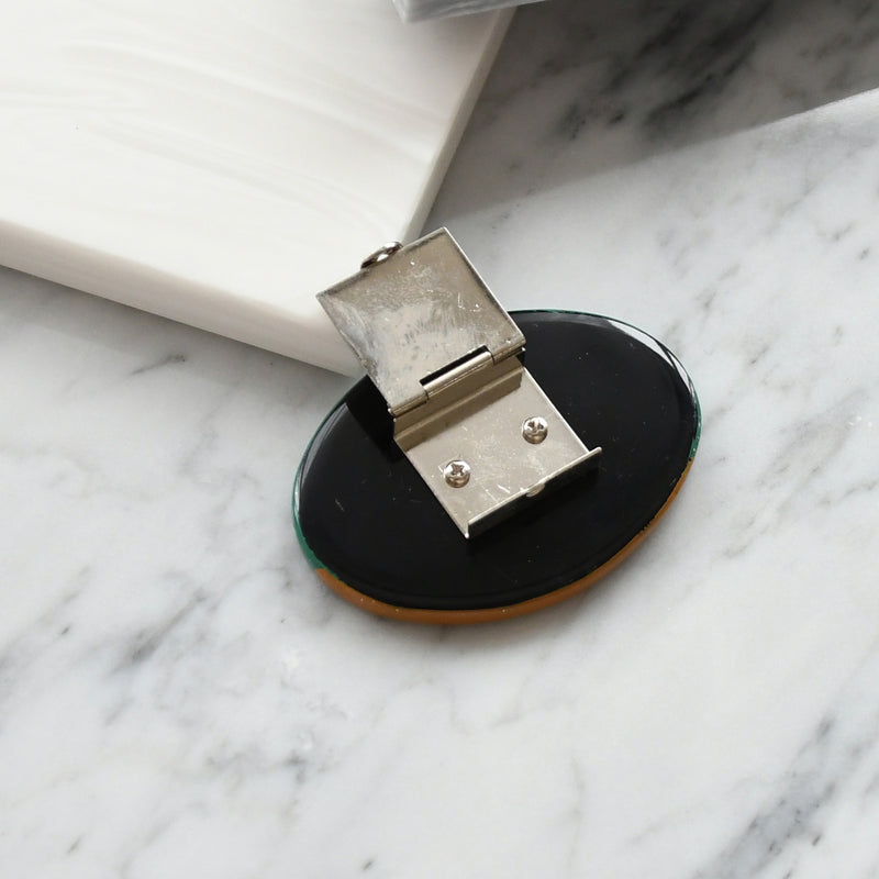 【帯留め 蒔絵 緑オーバル　銀波】日本製 帯小物 和風 ハンドメイド 三分紐/四分紐に 帯締めのアンティークなアクセント（5408624800）