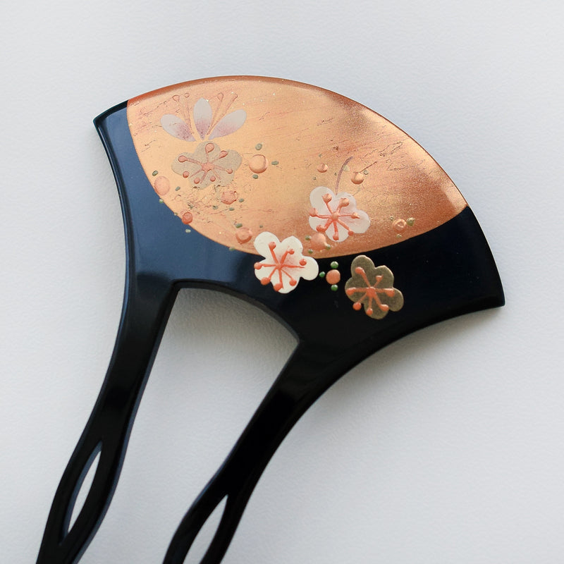 【かんざし 梅浪漫・黒】単品 簪 髪飾り 蒔絵調 二本差し 髪留め バチ型 扇型 日本製 結婚式や卒業式などに（5432630300）