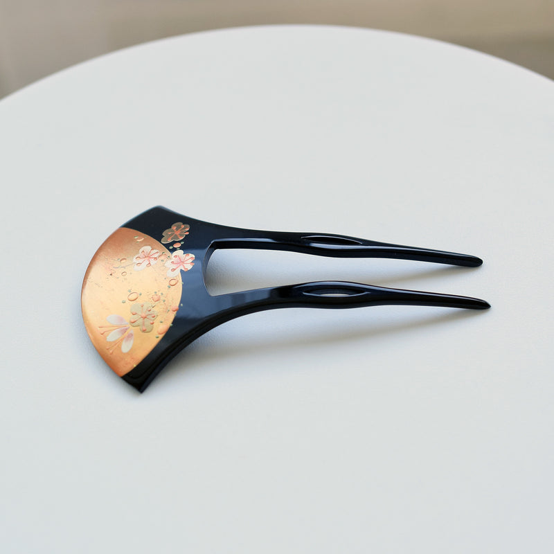 【かんざし 梅浪漫・黒】単品 簪 髪飾り 蒔絵調 二本差し 髪留め バチ型 扇型 日本製 結婚式や卒業式などに（5432630300）