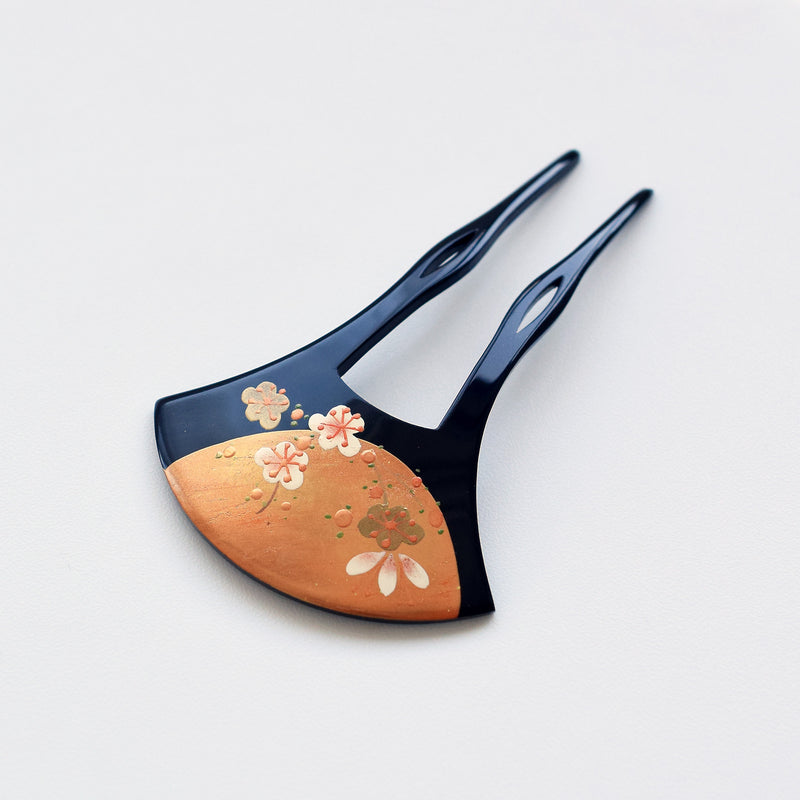 【かんざし 梅浪漫・黒】単品 簪 髪飾り 蒔絵調 二本差し 髪留め バチ型 扇型 日本製 結婚式や卒業式などに（5432630300）