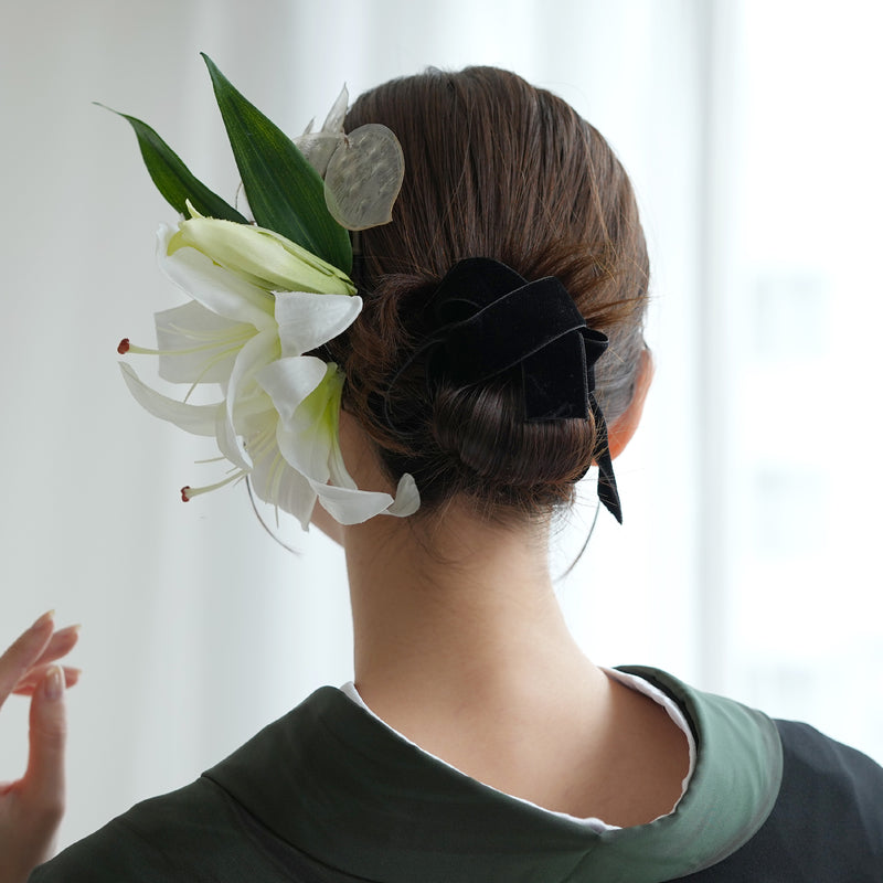 【髪飾り ビッグボリューム百合　うるつやクリアリーフ＋ゴールドの実】Uピン9本セット 日本製 ヘアアクセサリー  成人式 振袖 卒業式 袴 普段のヘアアレンジにも（5432631300）