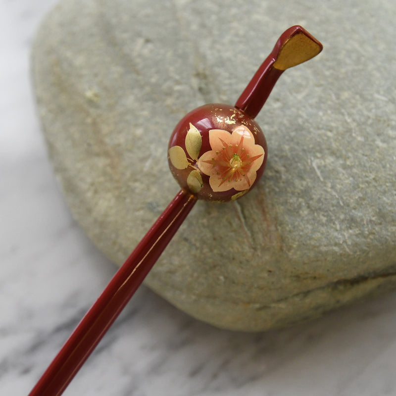 【髪飾り 蒔絵かんざし 鉄線・赤】玉かんざし 簪 ヘアアクセサリー  日本製 浴衣や成人式振袖、卒業式袴や普段のヘアアレンジにも（5432631400）