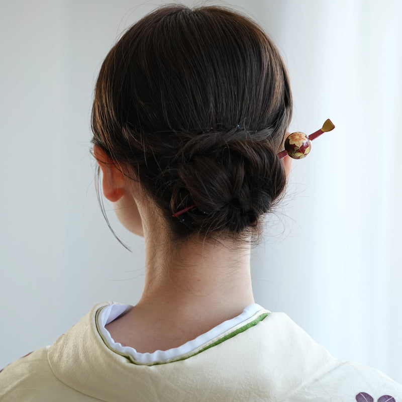 【髪飾り 蒔絵かんざし 鉄線・赤】玉かんざし 簪 ヘアアクセサリー  日本製 浴衣や成人式振袖、卒業式袴や普段のヘアアレンジにも（5432631400）