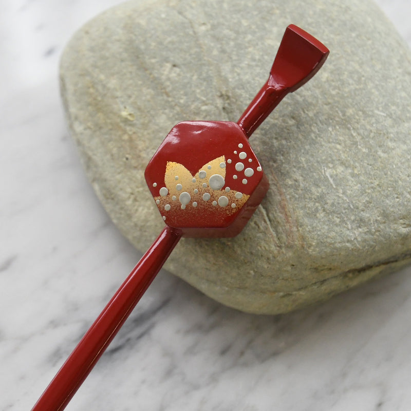 【髪飾り 蒔絵かんざし 紅葉・赤】平打ちかんざし 簪 ヘアアクセサリー  日本製 浴衣や成人式振袖、卒業式袴や普段のヘアアレンジにも（5432631600）