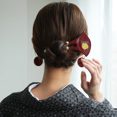 【髪飾り 蒔絵かんざし 十三夜の月と葡萄の葉】バチ型 扇形 簪 ヘアアクセサリー  日本製 浴衣や成人式振袖、卒業式袴や普段のヘアアレンジにも（5432632100）