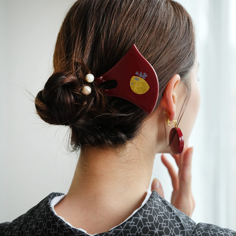 【髪飾り 蒔絵かんざし 十三夜の月と葡萄の葉】バチ型 扇形 簪 ヘアアクセサリー  日本製 浴衣や成人式振袖、卒業式袴や普段のヘアアレンジにも（5432632100）