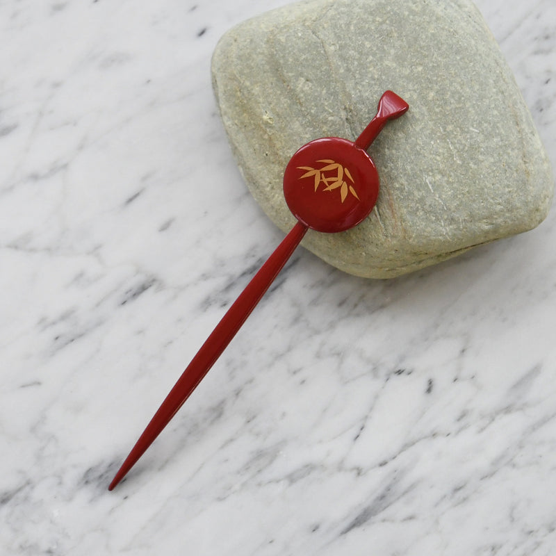 【髪飾り 蒔絵かんざし レトロ梅・赤】平打ちかんざし 簪 ヘアアクセサリー  日本製 浴衣や成人式振袖、卒業式袴や普段のヘアアレンジにも（5432632200）