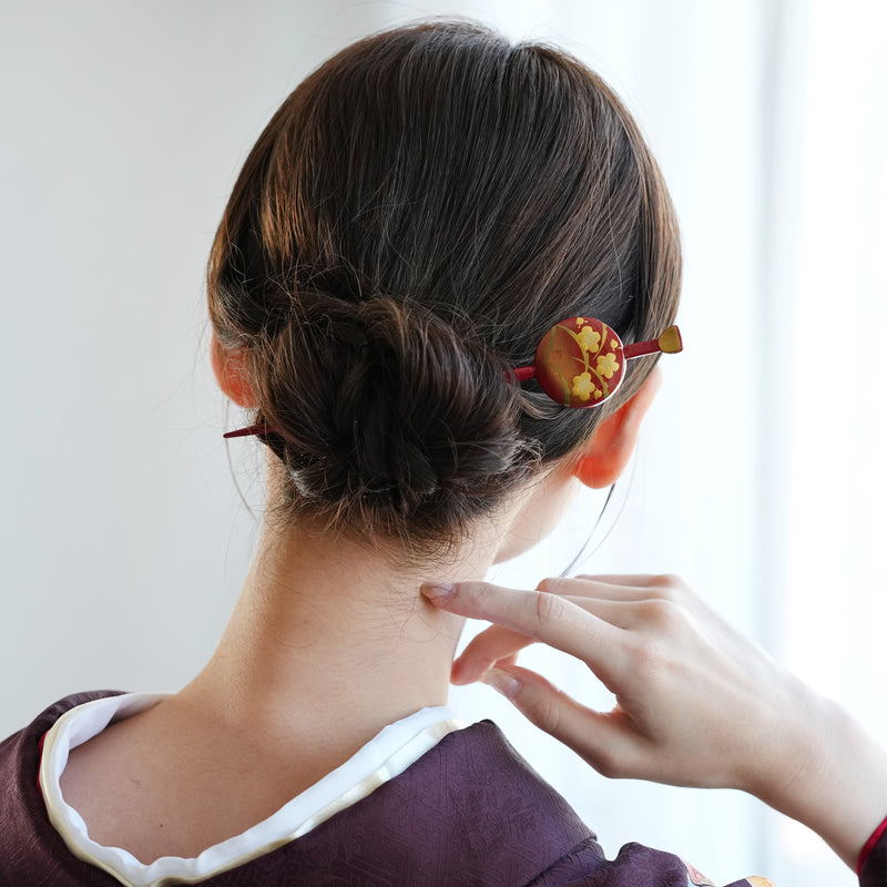 【髪飾り 蒔絵かんざし レトロ梅・赤】平打ちかんざし 簪 ヘアアクセサリー  日本製 浴衣や成人式振袖、卒業式袴や普段のヘアアレンジにも（5432632200）