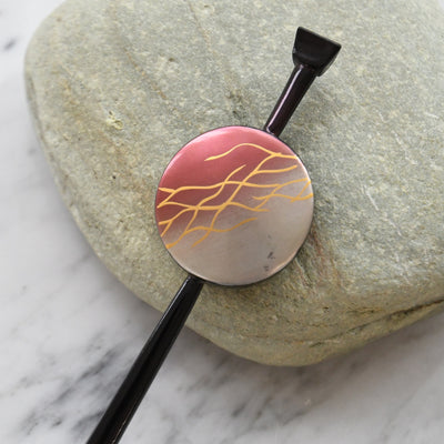 【髪飾り 蒔絵かんざし 流線・赤銀】平打ちかんざし 簪 ヘアアクセサリー  日本製 浴衣や成人式振袖、卒業式袴や普段のヘアアレンジにも（5432632400）