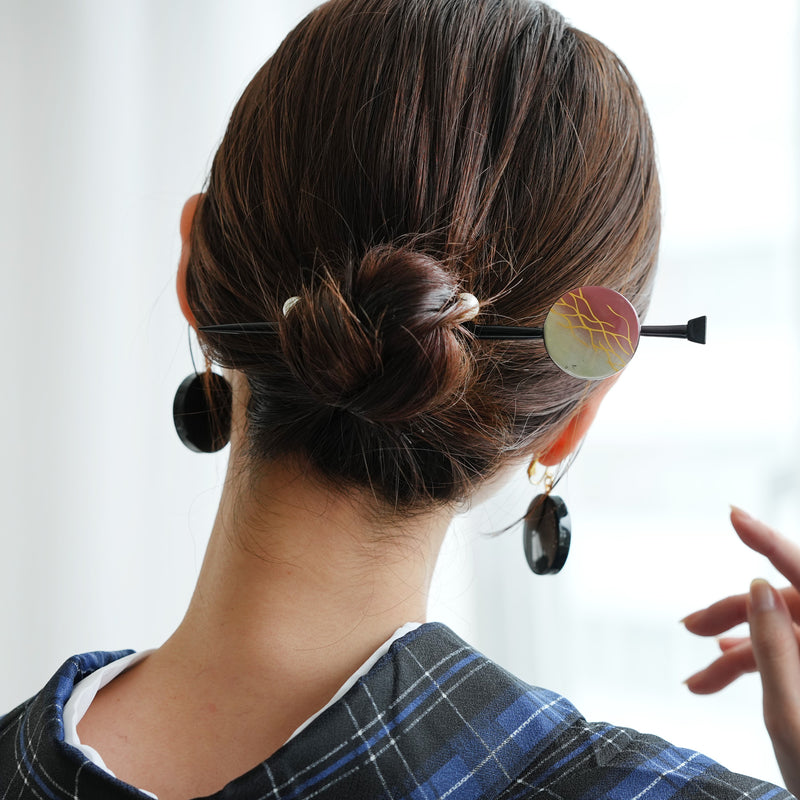 【髪飾り 蒔絵かんざし 流線・赤銀】平打ちかんざし 簪 ヘアアクセサリー  日本製 浴衣や成人式振袖、卒業式袴や普段のヘアアレンジにも（5432632400）