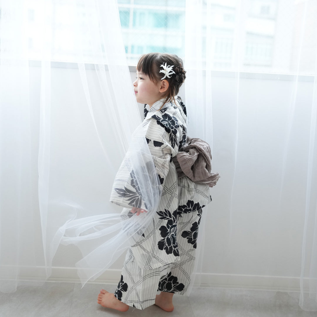utatane｜utatane 高級変わり織 浴衣3点セット 白地に墨黒の露芝