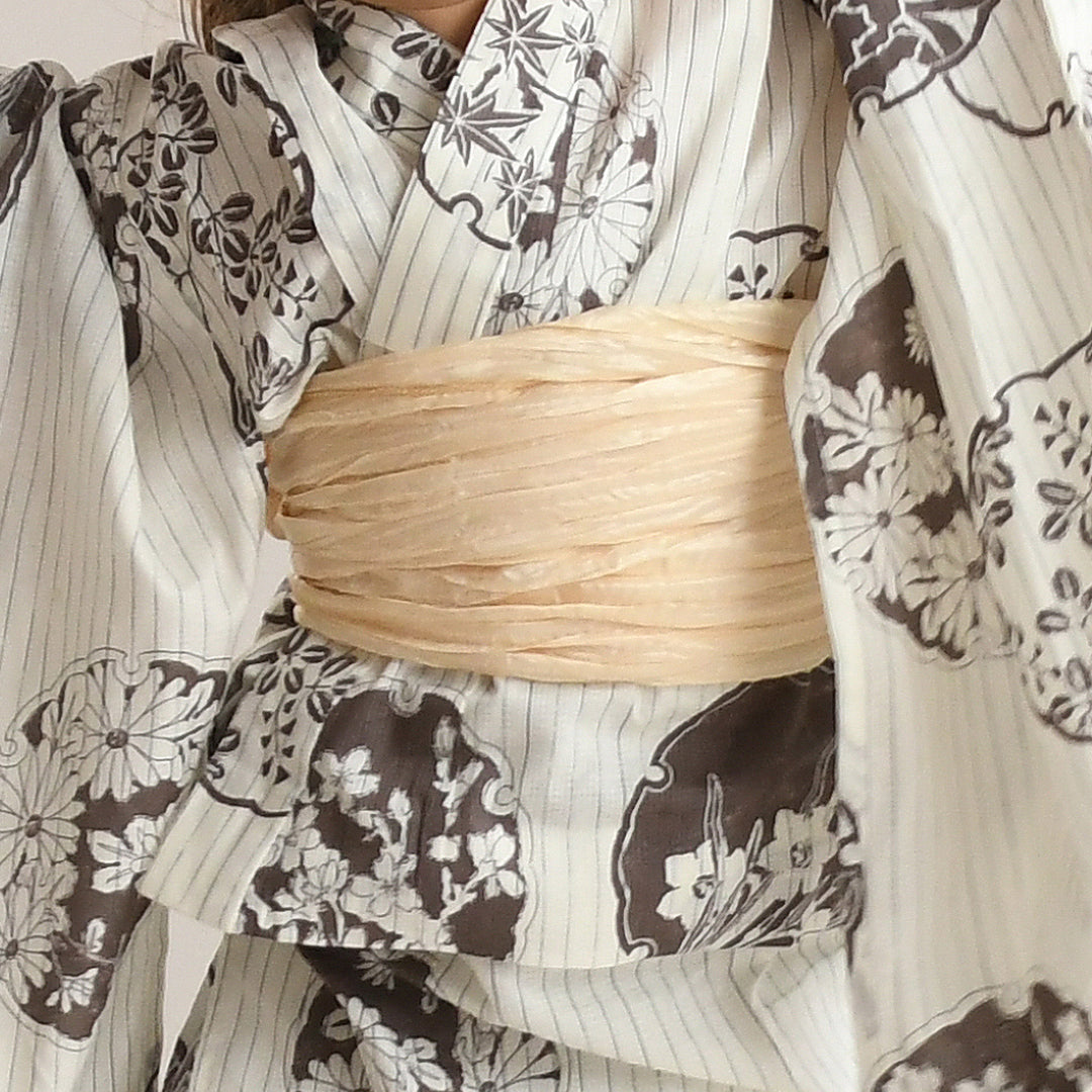 utatane 高級変わり織 浴衣3点セット オフホワイトに樺茶色の花雪輪 utatane｜utatane 高級変わり織 浴衣3点セット オフホワイトに樺