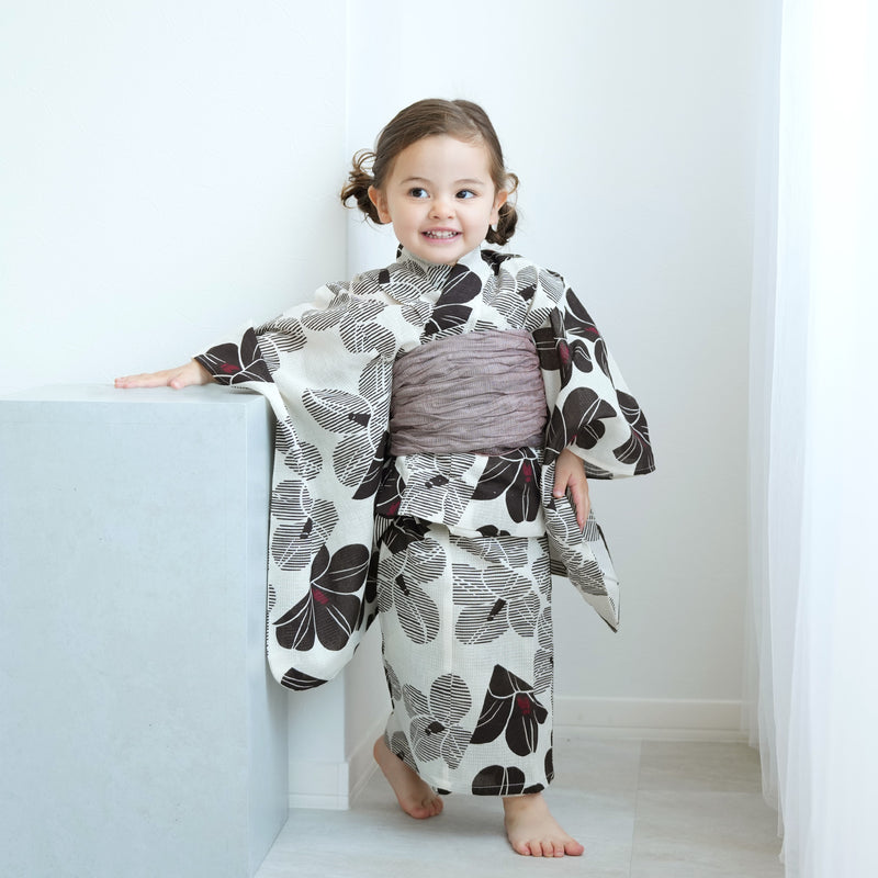 【ひよこ商店 kids 高級変わり織 子供浴衣3点セット（ゆかた・帯・下駄）女の子 モノクロ椿モザイク】 国産生地 国内染色 （6510240501）