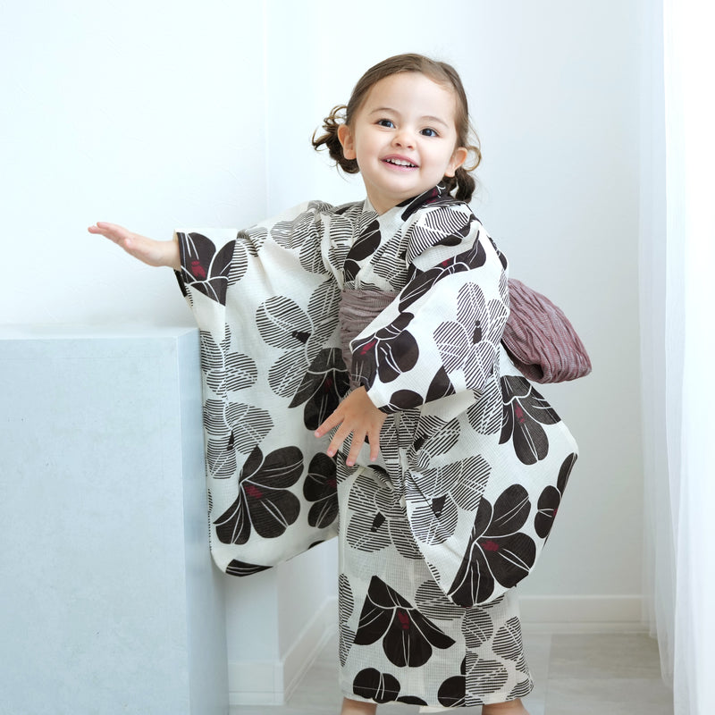 【ひよこ商店 kids 高級変わり織 子供浴衣3点セット（ゆかた・帯・下駄）女の子 モノクロ椿モザイク】 国産生地 国内染色 （6510240501）