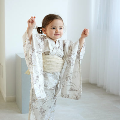 【ひよこ商店 kids 高級変わり織 子供浴衣3点セット（ゆかた・帯・下駄）女の子 ベージュに紫陽花のブーケ】 国産生地 国内染色 （6510241301）