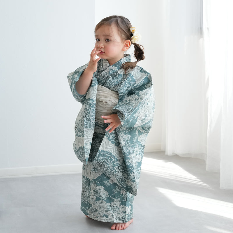 【ひよこ商店 kids 高級変わり織 子供浴衣3点セット（ゆかた・帯・下駄）女の子 青碧色に菊爛漫】 キッズ浴衣 国産生地 国内染色 （6510265401）
