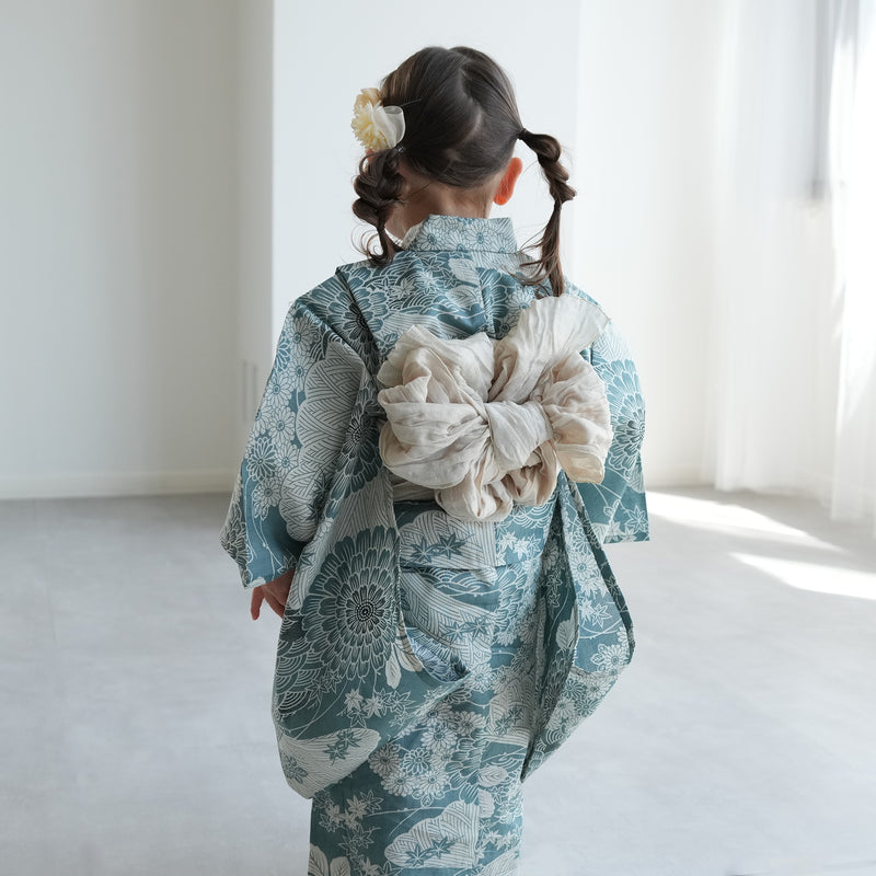 【ひよこ商店 kids 高級変わり織 子供浴衣3点セット（ゆかた・帯・下駄）女の子 青碧色に菊爛漫】 キッズ浴衣 国産生地 国内染色 （6510265401）