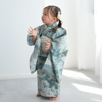 【ひよこ商店 kids 高級変わり織 子供浴衣3点セット（ゆかた・帯・下駄）女の子 青碧色に菊爛漫】 キッズ浴衣 国産生地 国内染色 （6510265401）