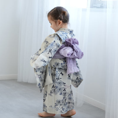 【ひよこ商店 kids 高級変わり織 子供浴衣3点セット（ゆかた・帯・下駄）女の子 きなりに青藤色の連なる小菊】 キッズ浴衣 国産生地 国内染色 （6510265601）