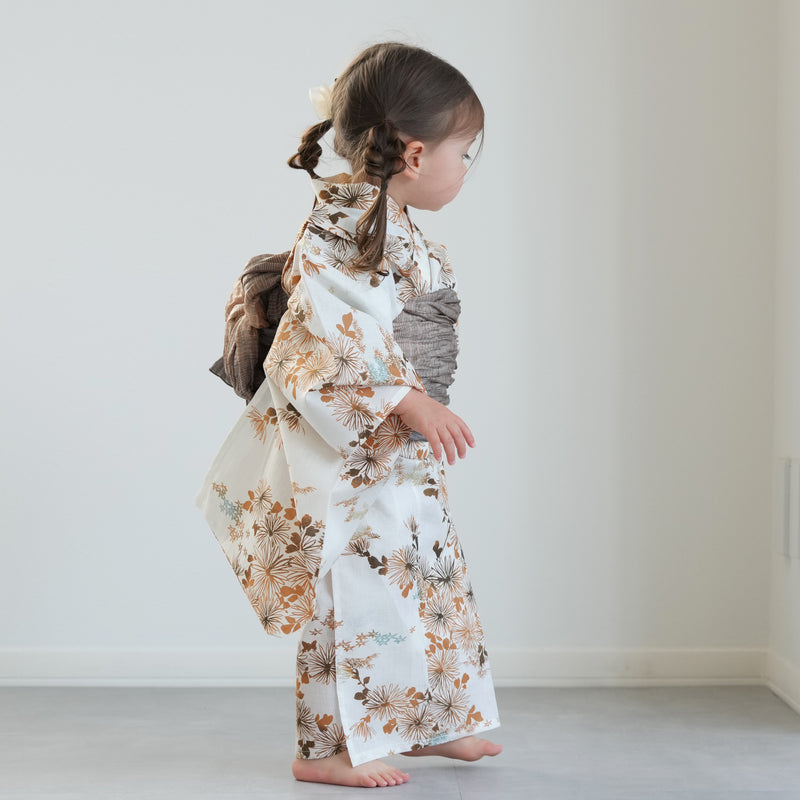 【ひよこ商店 kids 高級変わり織 子供浴衣3点セット（ゆかた・帯・下駄）女の子 きなりに琥珀色の連なる小菊】 キッズ浴衣 国産生地 国内染色 （6510265901）