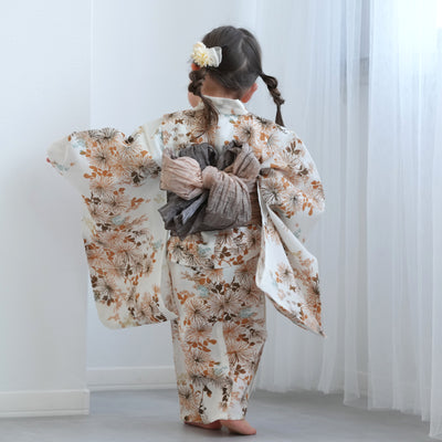 【ひよこ商店 kids 高級変わり織 子供浴衣3点セット（ゆかた・帯・下駄）女の子 きなりに琥珀色の連なる小菊】 キッズ浴衣 国産生地 国内染色 （6510265901）