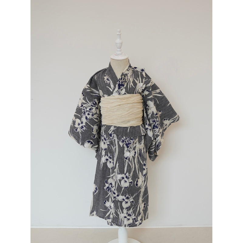 【utatane×Acka.  子供浴衣3点セット (kidsゆかた・帯・下駄 ) 鮫小紋と菖蒲 navy】Acka. (@acka_official)オリジナル 限定 コラボ  フリーサイズ 国産生地 国内染色　（6510266101）