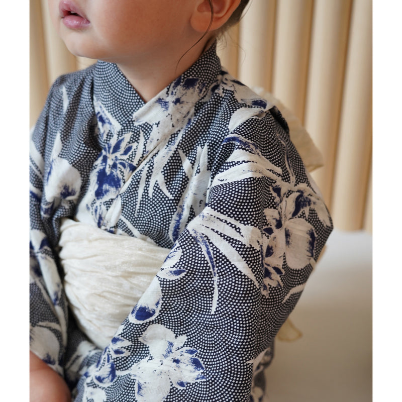【utatane×Acka.  子供浴衣3点セット (kidsゆかた・帯・下駄 ) 鮫小紋と菖蒲 navy】Acka. (@acka_official)オリジナル 限定 コラボ  フリーサイズ 国産生地 国内染色　（6510266101）